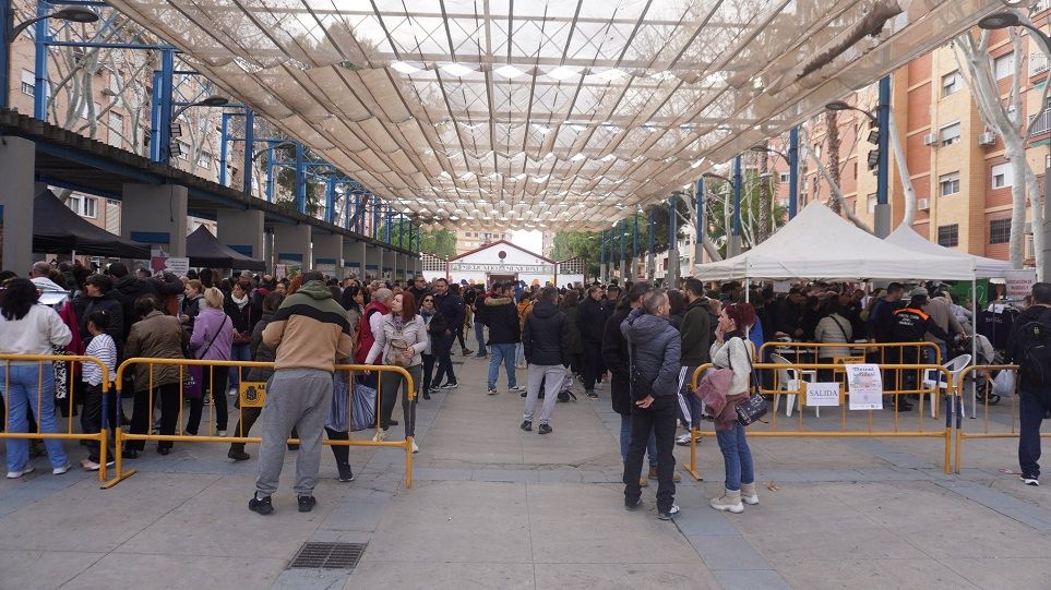 Vuelve el tradicional mercadillo solidario anual con objetos perdidos del aeropuerto de Manises