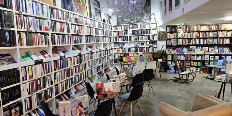 Una librería de Valencia gana el premio a la mejor librería cultural de España 2025