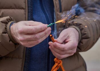 Prohibiciones, horarios, zonas y recomendaciones para tirar petardos en las Fallas 2026 de Valencia