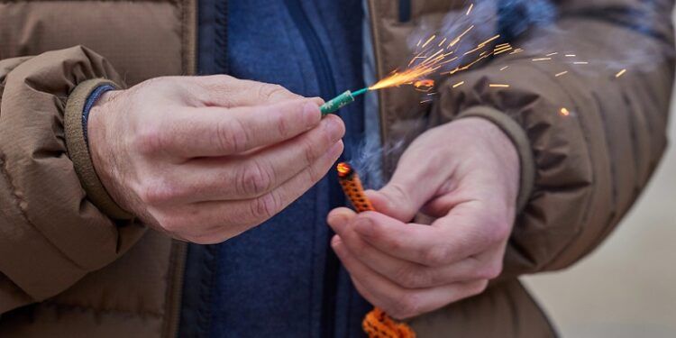 Prohibiciones, horarios, zonas y recomendaciones para tirar petardos en las Fallas 2026 de Valencia