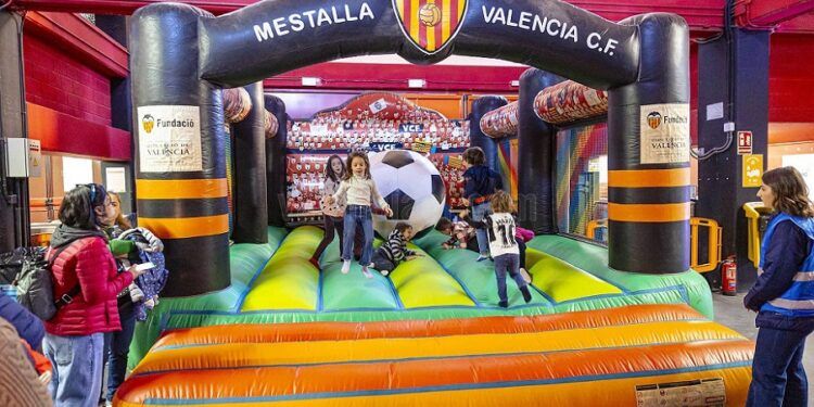 El campo del Valencia CF vuelve a abrirse esta Navidad con actividades gratuitas para las familias