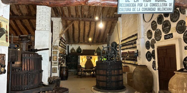 El Museo de Sisternas, un completo recorrido inmersivo por el vino y la vida rural en Valencia