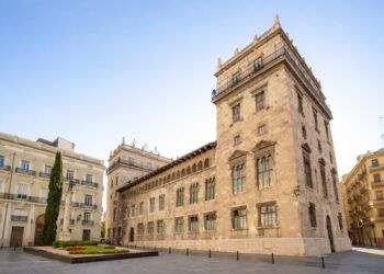 El Palau de la Generalitat abre por Navidad con belén monumental, correo real y un videomapping