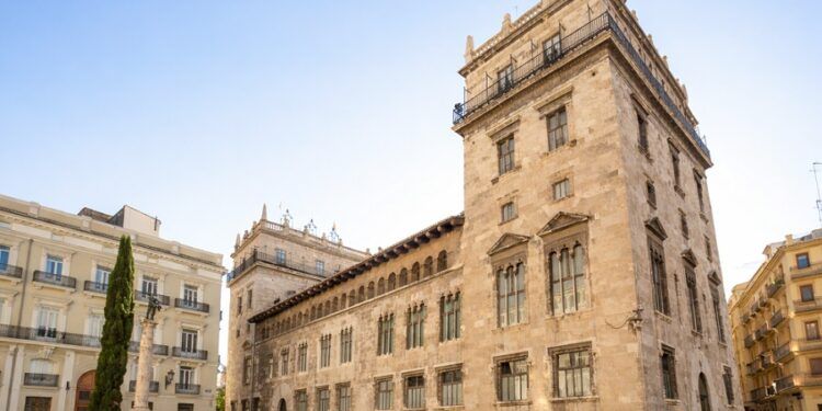 El Palau de la Generalitat abre por Navidad con belén monumental, correo real y un videomapping