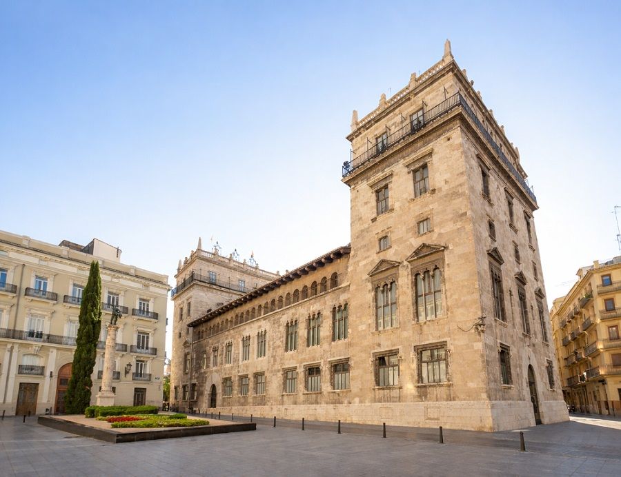 El Palau de la Generalitat abre por Navidad con belén monumental, correo real y un videomapping