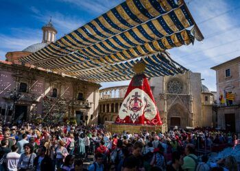 Ofrenda Fallas 2026, consulta los horarios de paso, recorridos y colores de ramos por sectores