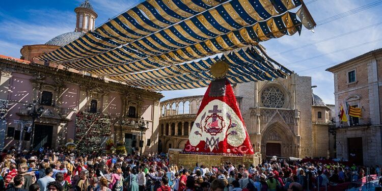 Ofrenda Fallas 2026, consulta los horarios de paso, recorridos y colores de ramos por sectores