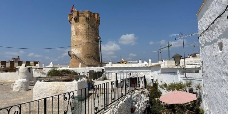 La Torre árabe de Paterna y sus casas-cueva: un tesoro histórico único a un paso de Valencia