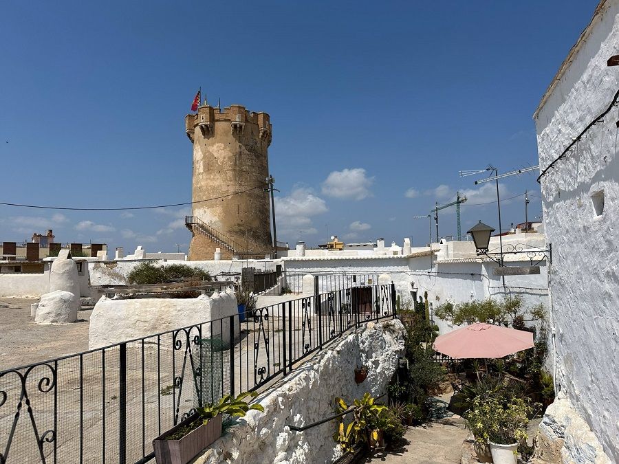 La Torre árabe de Paterna y sus casas-cueva: un tesoro histórico único a un paso de Valencia