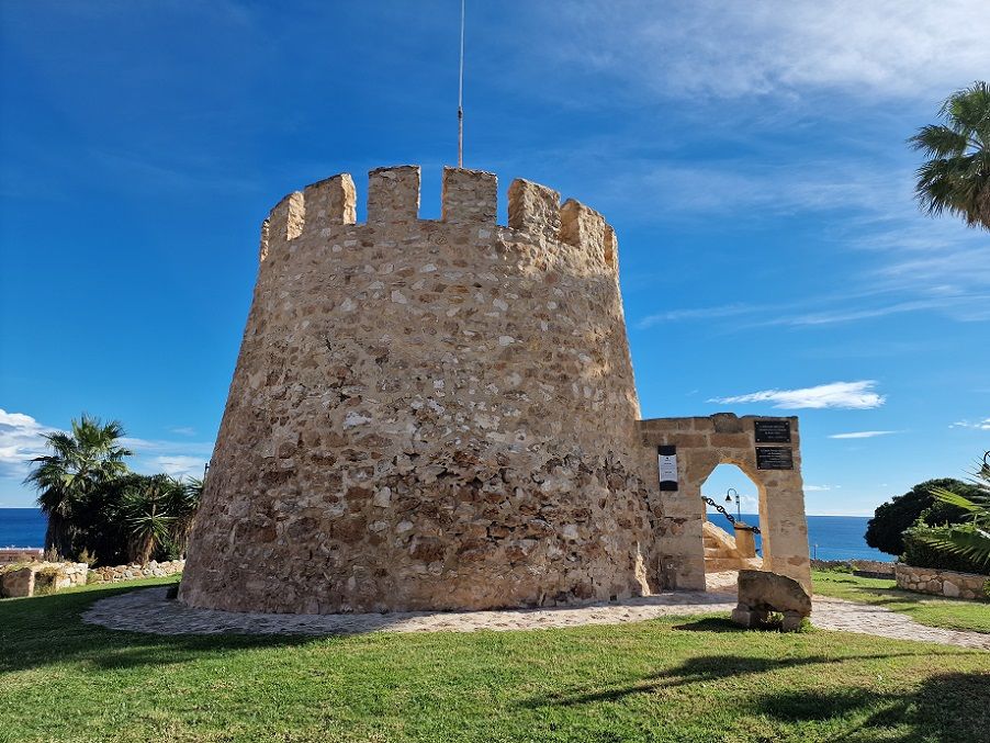 La Torre del Moro, una bella parada imprescindible con vistas al mar en Torrevieja