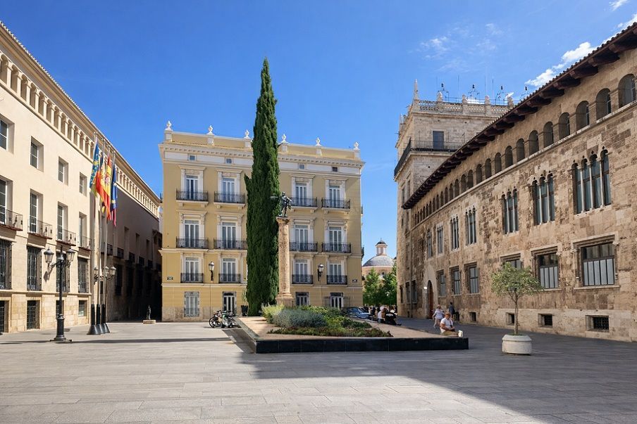 Una estatua de Valencia que pasa desapercibida: homenajea a la raza española y a Francisco Pizarro