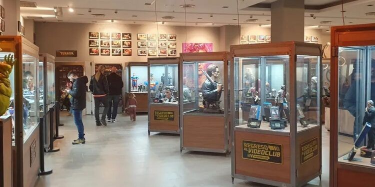 Así es Regreso al Videoclub, la gran exposición del cine de los 80 y 90 que llega a Valencia