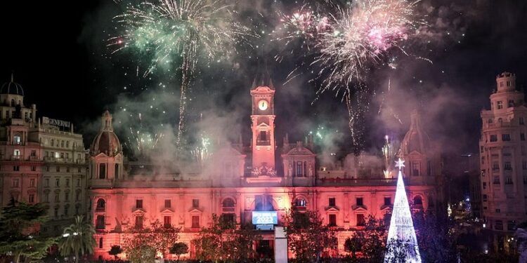 Valencia despedirá el año con varios castillos de fuegos artificiales repartidos por la ciudad