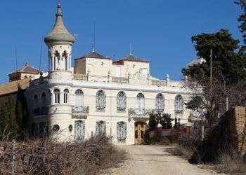 El modernismo en Requena y su reflejo en edificios históricos y bodegas centenarias