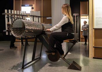CaixaForum Valencia presenta una gran exposición interactiva que une música y matemáticas