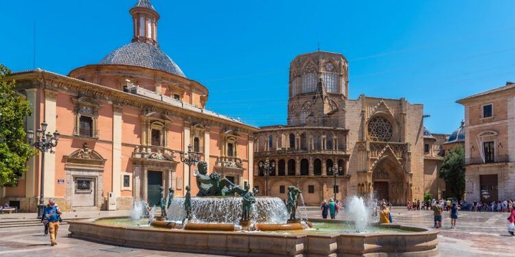 La plaza de la Virgen de Valencia se llena de actividades infantiles gratuitas esta Navidad