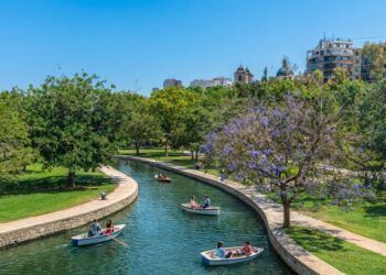 Valencia proyecta un río navegable en el Jardín del Turia para ofrecer paseos en barca todo el año