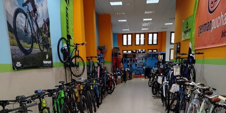 La tienda de bicicletas más antigua de España está en Algemesí y suma más de un siglo de historia