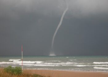 Un repaso a las trombas marinas y tornados que han marcado la historia del litoral valenciano