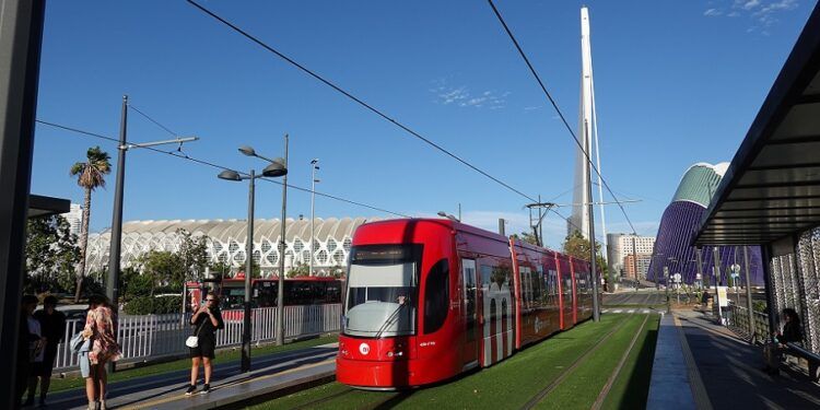 La Generalitat prorroga la gratuidad del transporte para menores de 14 años y afectados por la dana