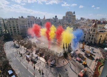 Balcones Fallas 2026, vive una mascletà con catering y barra libre desde vistas privilegiadas