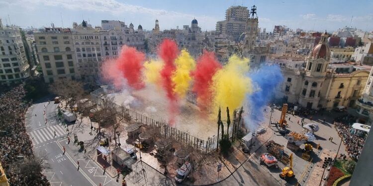Balcones Fallas 2026, vive una mascletà con catering y barra libre desde vistas privilegiadas
