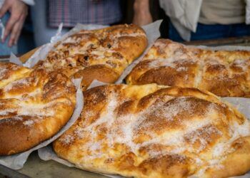 Coca Saginosa de Carlet, un dulce de tradición cristiana que une generaciones