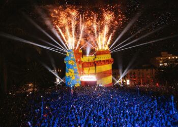 Crida 2026, Valencia dará la bienvenida a las Fallas con el espectáculo [fók] en las Torres de Serranos