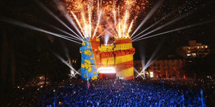 Crida 2026, Valencia dará la bienvenida a las Fallas con el espectáculo [fók] en las Torres de Serranos
