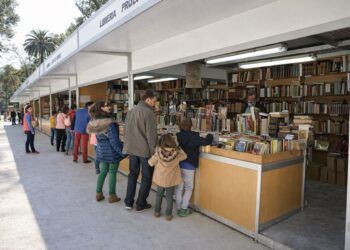 La Gran Vía Marqués del Turia de Valencia acoge una nueva Feria del Libro Antiguo y de Ocasión