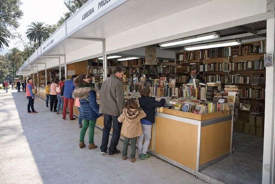 La Gran Vía Marqués del Turia de Valencia acoge una nueva Feria del Libro Antiguo y de Ocasión
