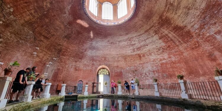 La Font del Molinar de Alcoy, una bella joya modernista que protege una surgencia de agua