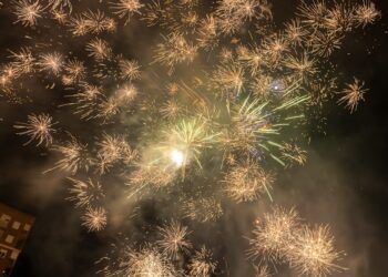 Correfoc, mascletà nocturna y castillo de fuegos artificiales este fin de semana en Valencia