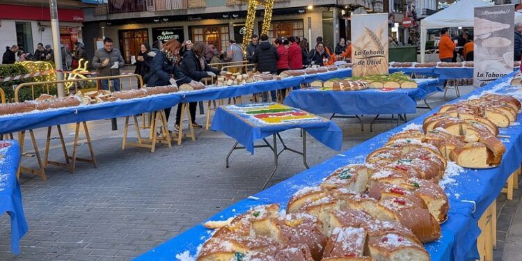 Utiel vuelve a batir el récord del Roscón de Reyes más grande de la Comunitat Valenciana