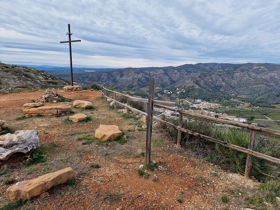 Una bella ruta circular entre fuentes, historia y paisaje en Castellonet de la Conquesta