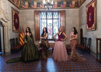 El Castillo de Benissanó se viste de moda valenciana con una muestra que combina arte y patrimonio