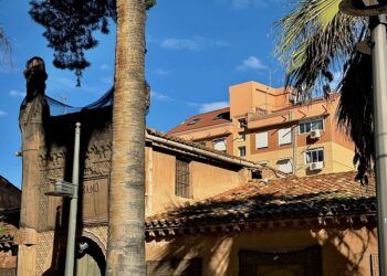 La fábrica de tejas y mayólicas más antigua de la Comunitat Valenciana agoniza en Valencia