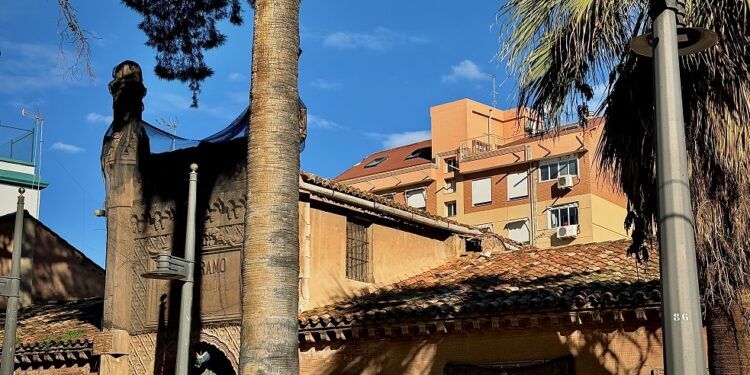 La fábrica de tejas y mayólicas más antigua de la Comunitat Valenciana agoniza en Valencia