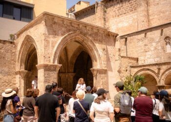 Visitas guiadas a San Juan del Hospital, la iglesia más antigua de Valencia y su cementerio medieval