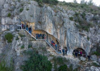 Arrancan las visitas guiadas gratuitas a los abrigos rupestres del Barranc de les Coves de Salem