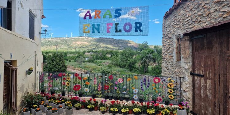 Aras en Flor 2026 convierte las calles de Aras de los Olmos en un gran museo floral al aire libre