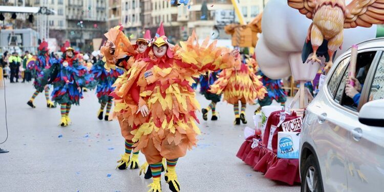 La Cabalgata del Ninot 2026 llenará este sábado de sátira, humor y color las calles de Valencia