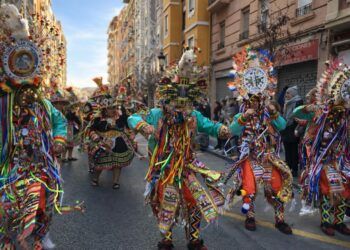 Gran pasacalle de carnaval y mercado de artesanos en Valencia el último fin de semana de marzo