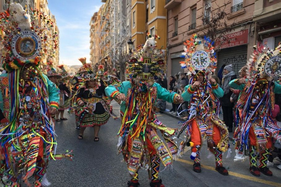 Gran pasacalle de carnaval y mercado de artesanos en Valencia el último fin de semana de marzo