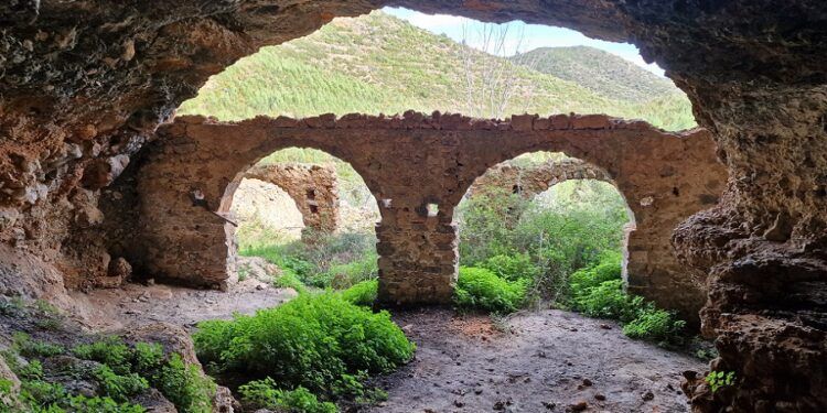 El Corral de Xautena y la Caseta del Tío Xoto, una ruta que combina naturaleza y arquitectura rural