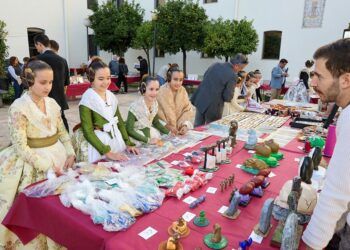 La Feria del Coleccionismo Fallero regresa este sábado con piezas únicas de la historia de las Fallas