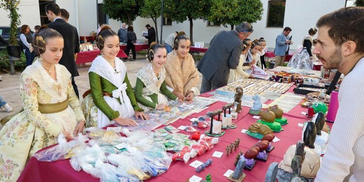La Feria del Coleccionismo Fallero regresa este sábado con piezas únicas de la historia de las Fallas