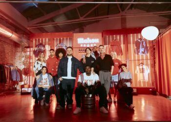 Mahou rinde homenaje a las Fallas con una colección creada junto a la firma valenciana BLGR