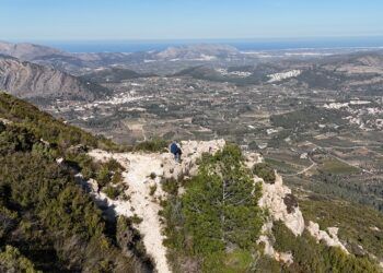 La Cova dels Coloms y el Mirador del Pouet de la Mina de Ferro, una bella ruta con vistas en Parcent