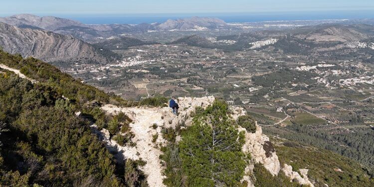 La Cova dels Coloms y el Mirador del Pouet de la Mina de Ferro, una bella ruta con vistas en Parcent
